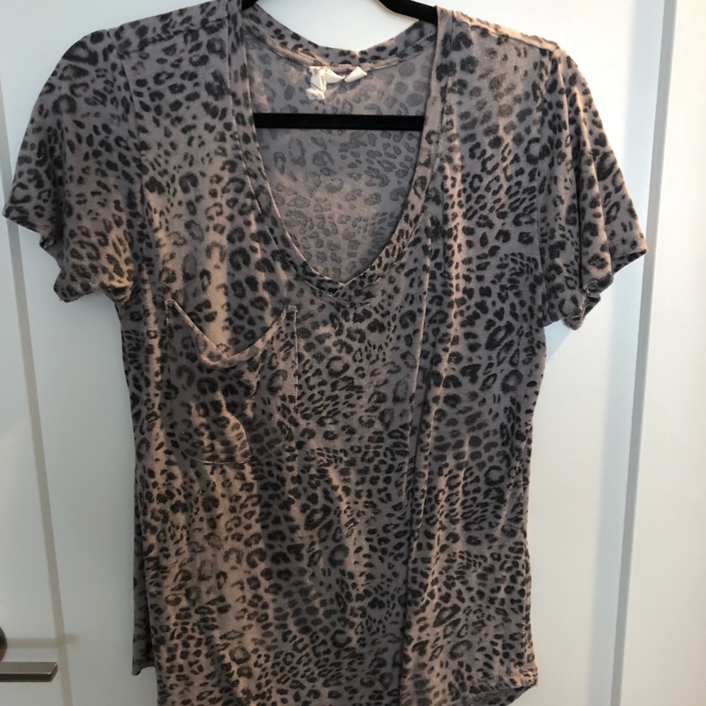 White Crow v neck